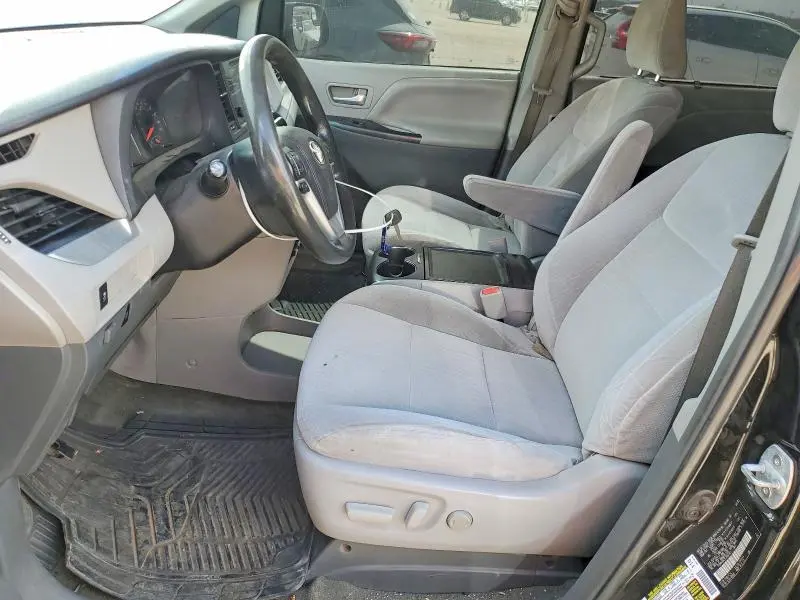 2015 TOYOTA SIENNA LE 8-PASSENGER  