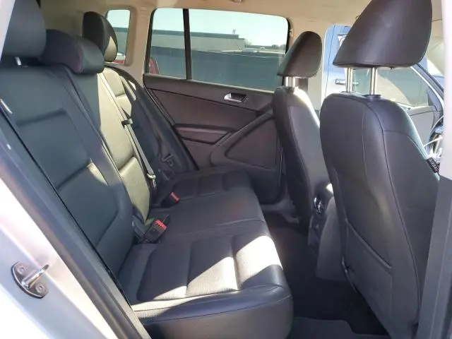 2016 VOLKSWAGEN TIGUAN S  