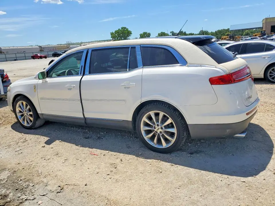 2011 LINCOLN MKT   
