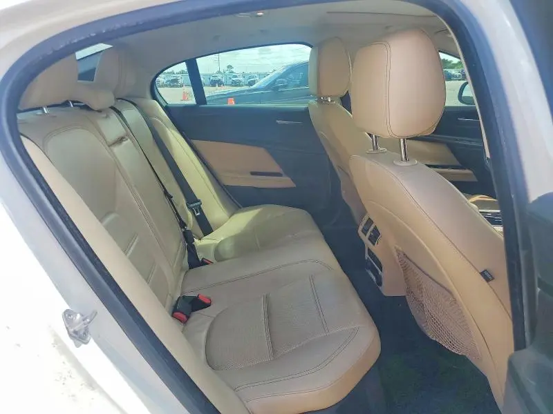 2017 JAGUAR XE PRESTIGE  