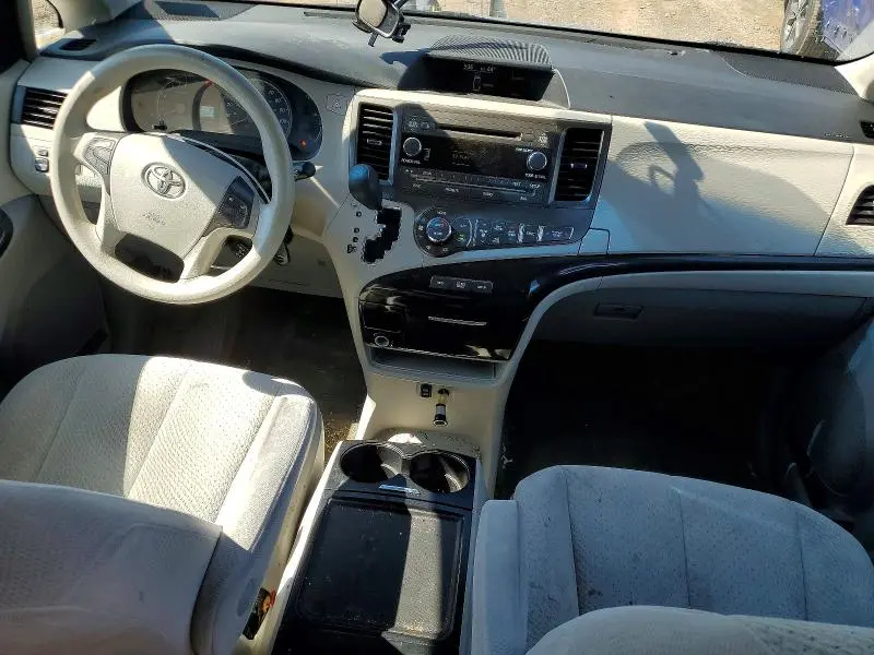 2013 TOYOTA SIENNA LE  