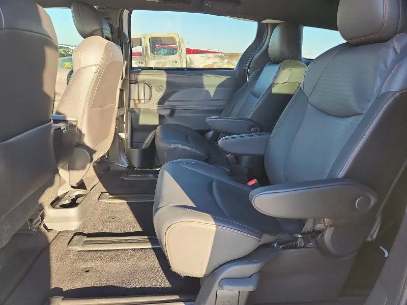 2022 TOYOTA SIENNA XSE 7-PASSENGER  