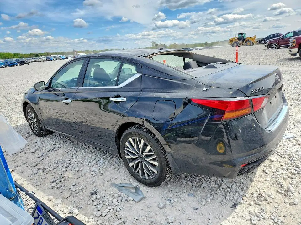 2023 NISSAN ALTIMA SV  