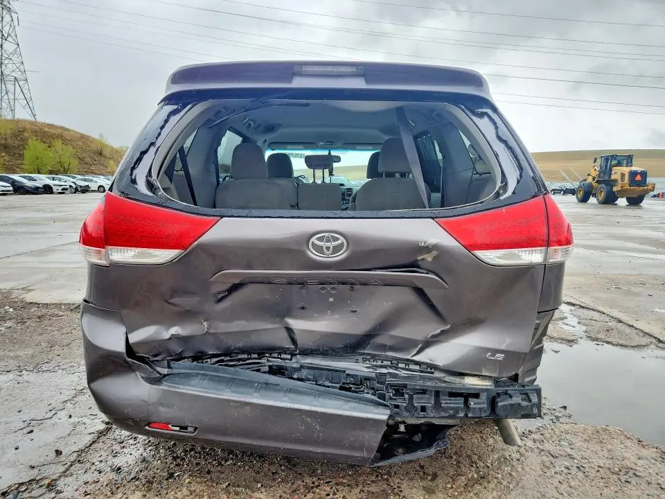 2013 TOYOTA SIENNA LE  