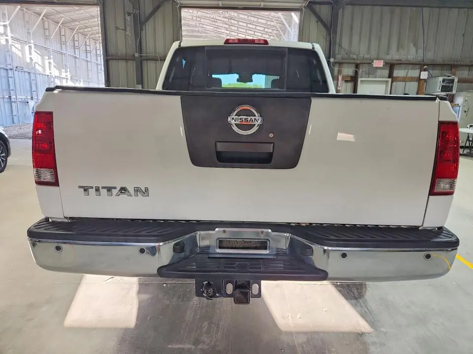 2010 NISSAN TITAN SE  