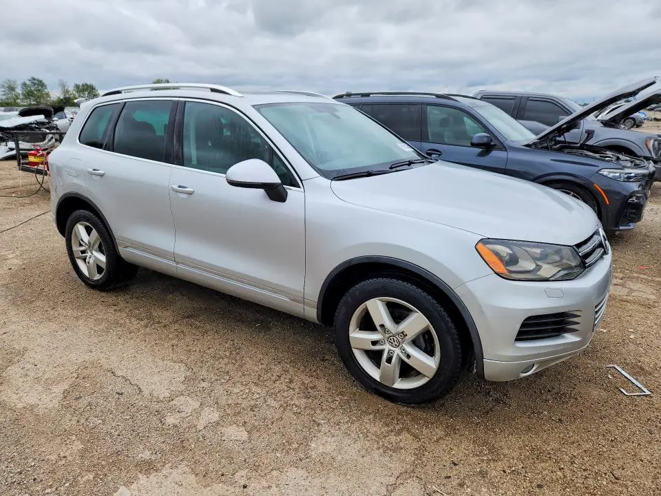 2013 VOLKSWAGEN TOUAREG V6  