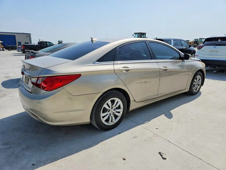 2011 HYUNDAI SONATA GLS  