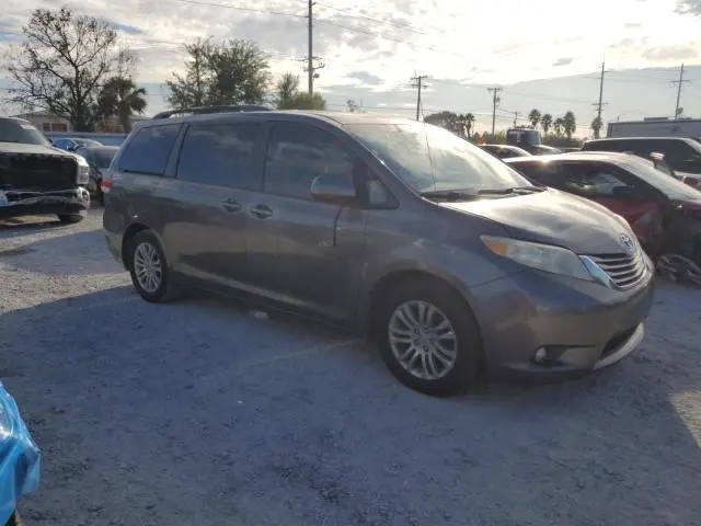 2012 TOYOTA SIENNA XLE  