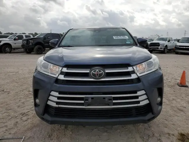 2018 TOYOTA HIGHLANDER SE  