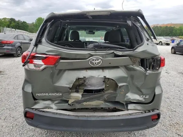 2019 TOYOTA HIGHLANDER SE  