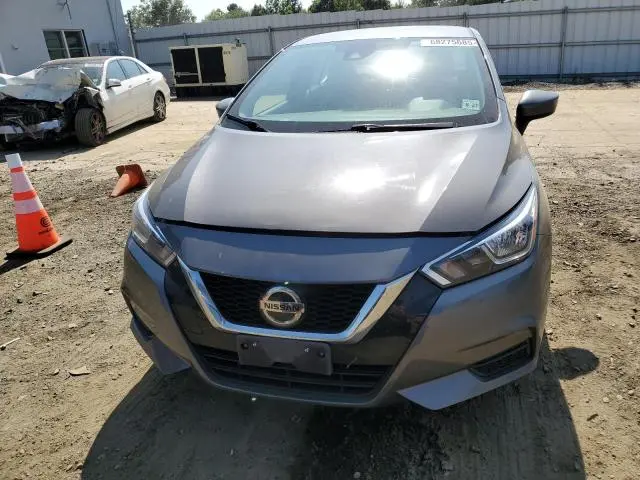 2022 NISSAN VERSA SV  