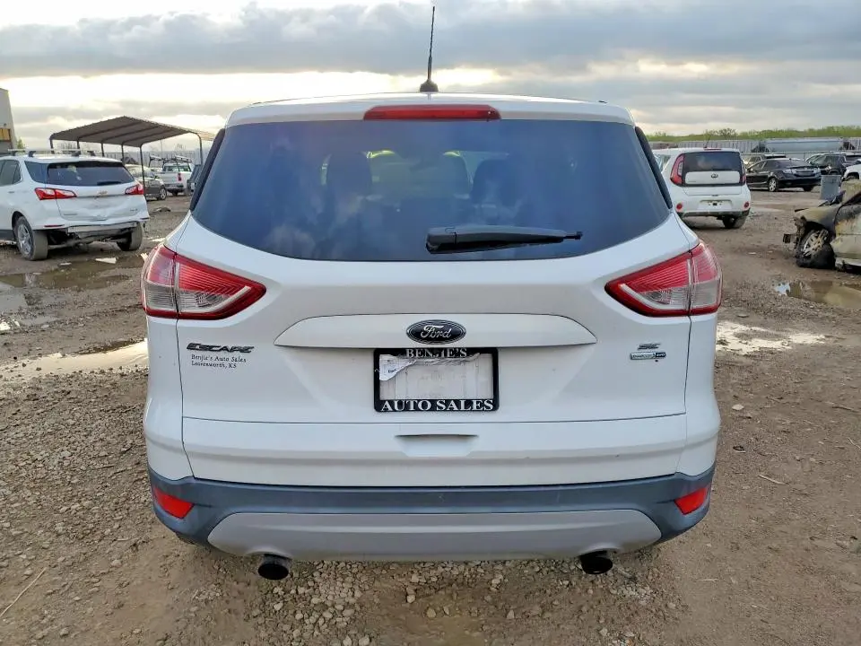 2016 FORD ESCAPE SE  