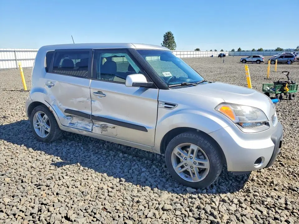 2011 KIA SOUL +  