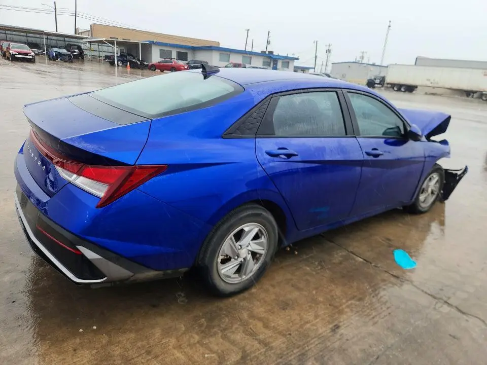 2024 HYUNDAI ELANTRA SE  