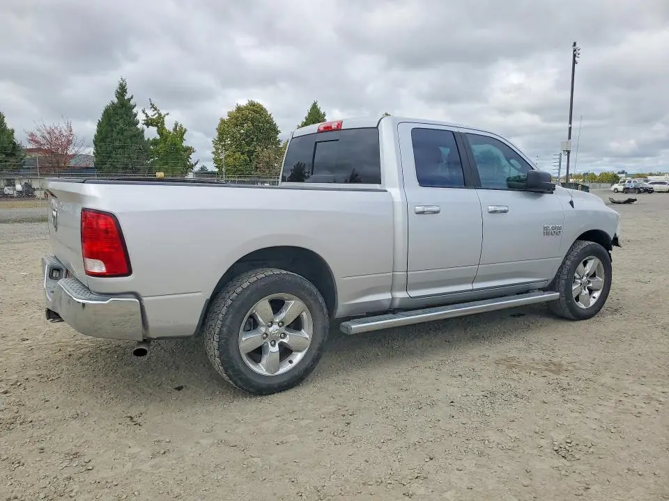 2016 RAM 1500 SLT  