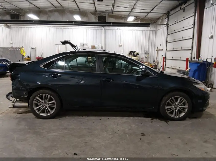 2016 TOYOTA CAMRY SE