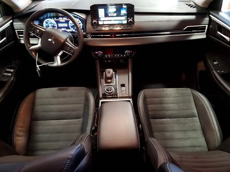 2023 MITSUBISHI OUTLANDER SE  