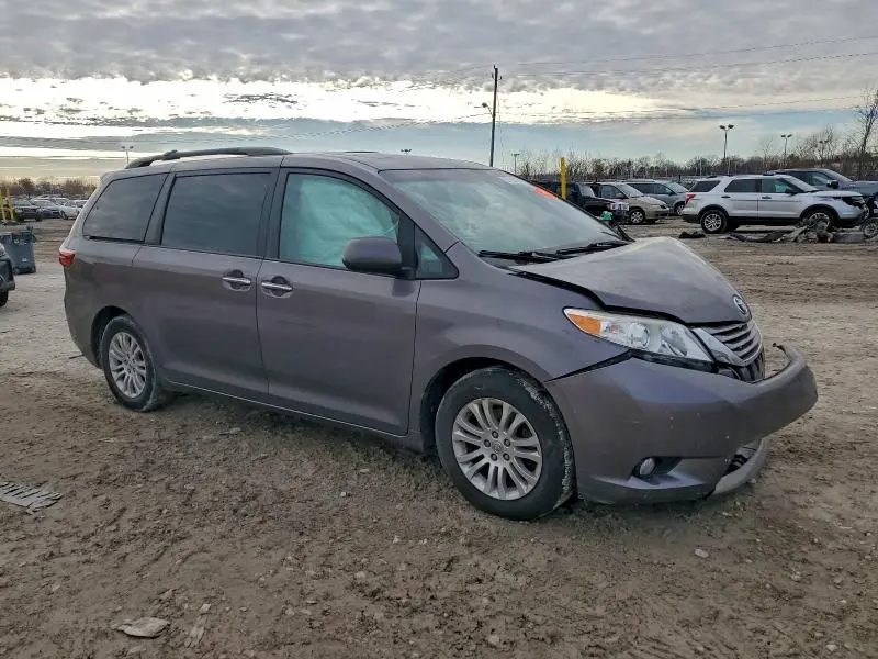 2015 TOYOTA SIENNA XLE  