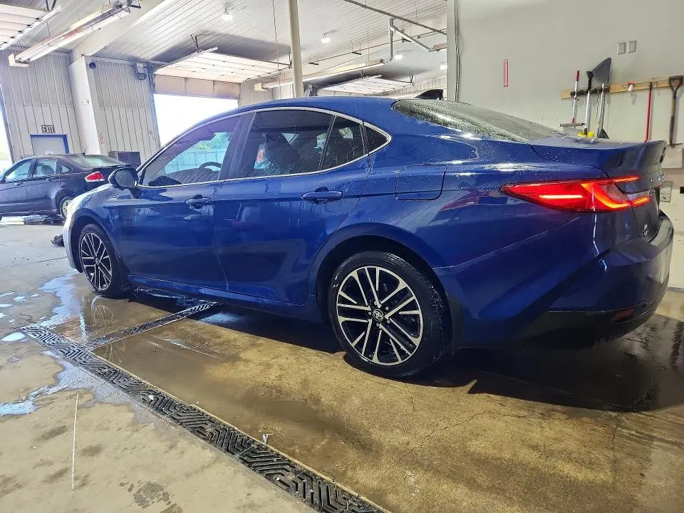 2025 TOYOTA CAMRY XLE  