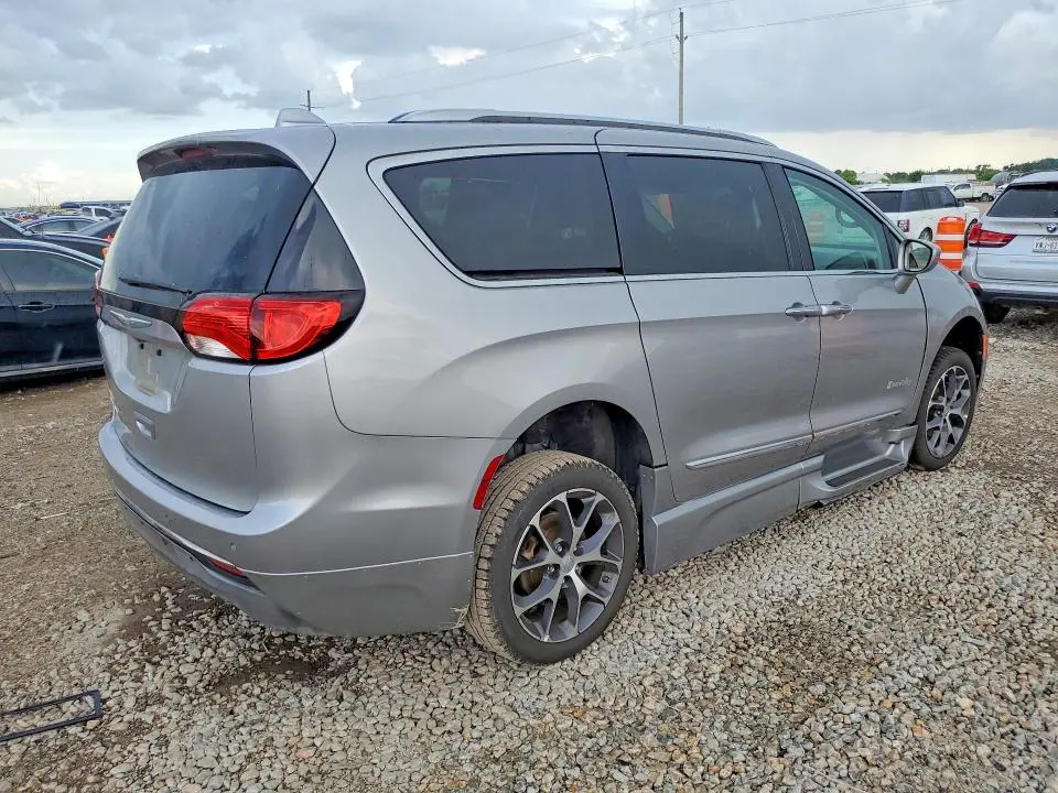 2017 CHRYSLER PACIFICA TOURING L PLUS  