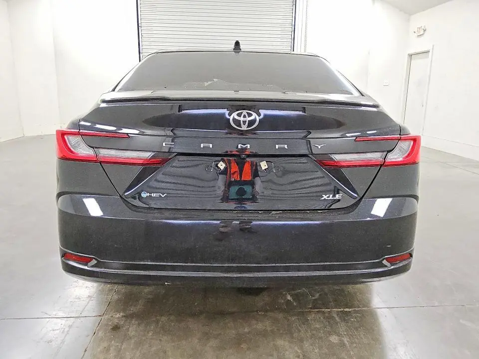 2025 TOYOTA CAMRY XLE  