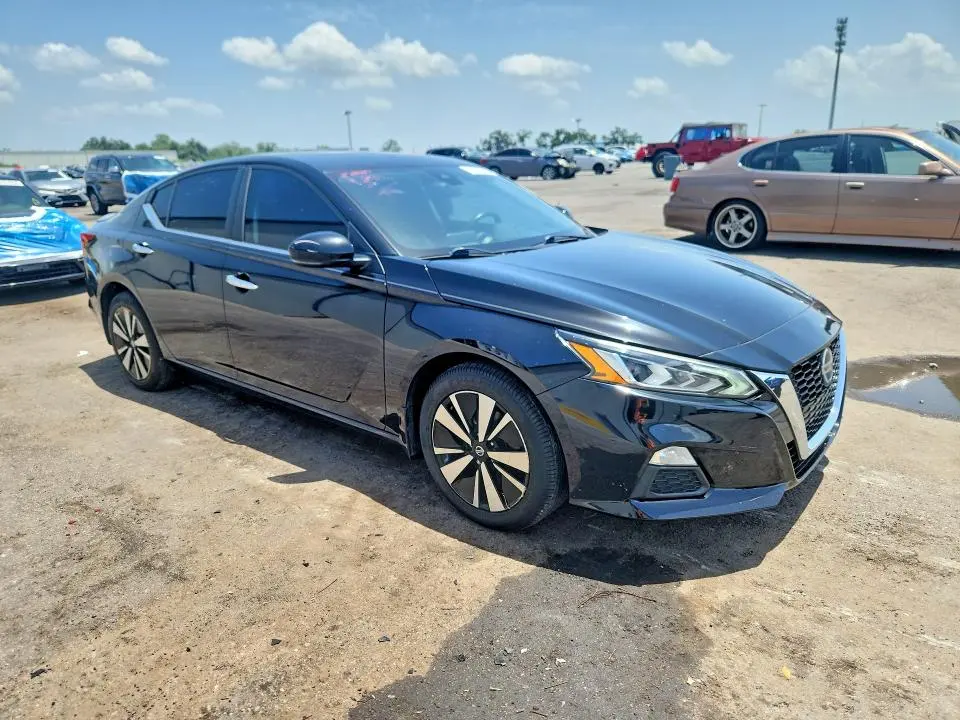 2021 NISSAN ALTIMA SV  