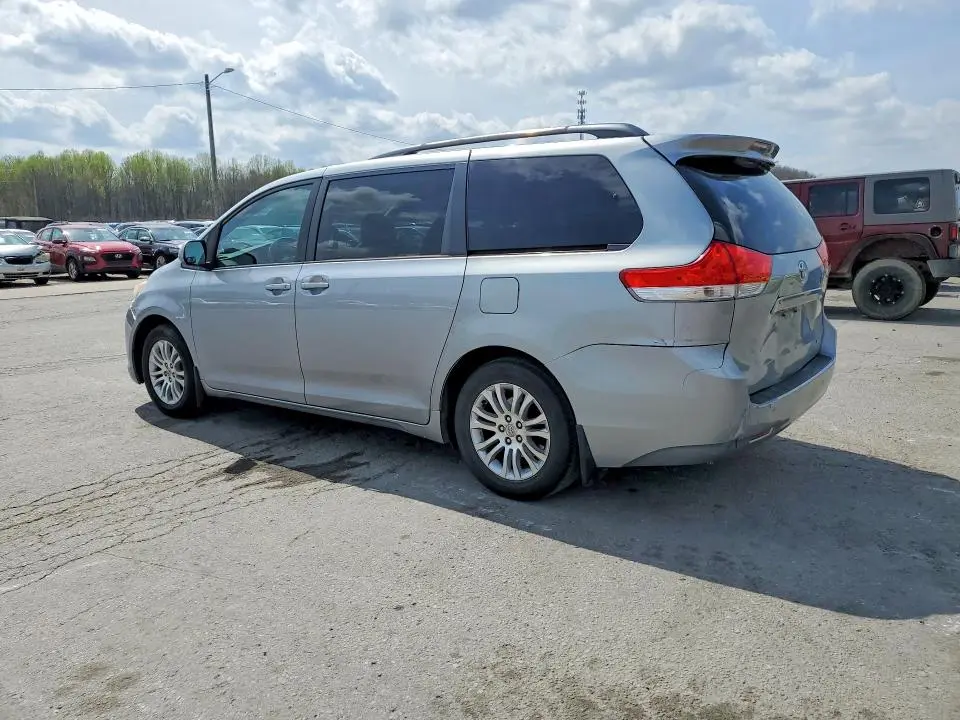 2011 TOYOTA SIENNA XLE 8-PASSENGER  