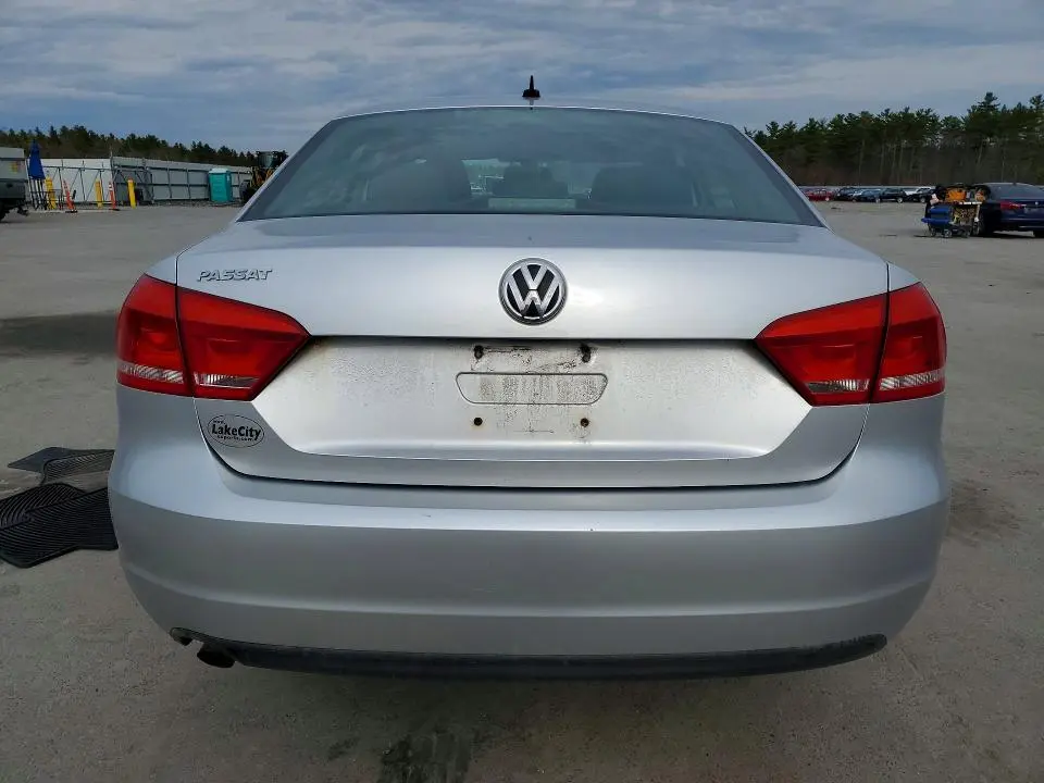 2013 VOLKSWAGEN PASSAT S  