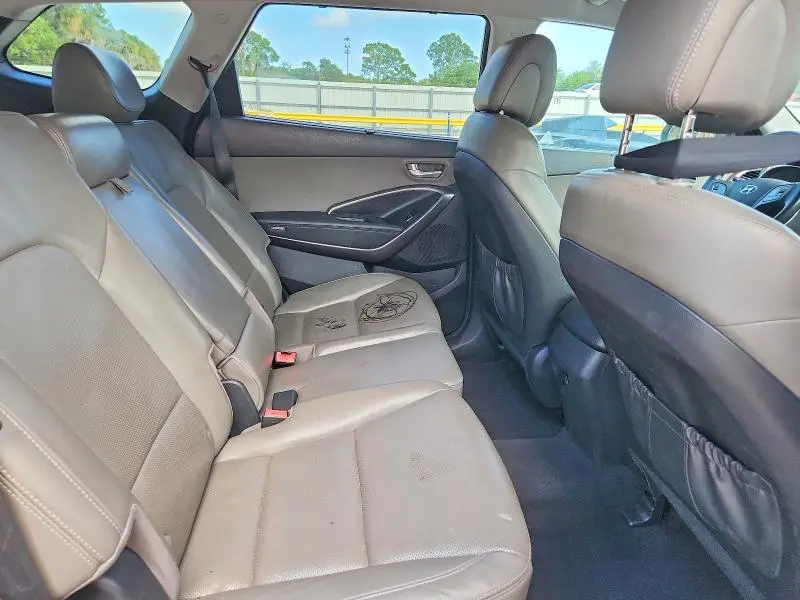 2017 HYUNDAI SANTA FE SE  