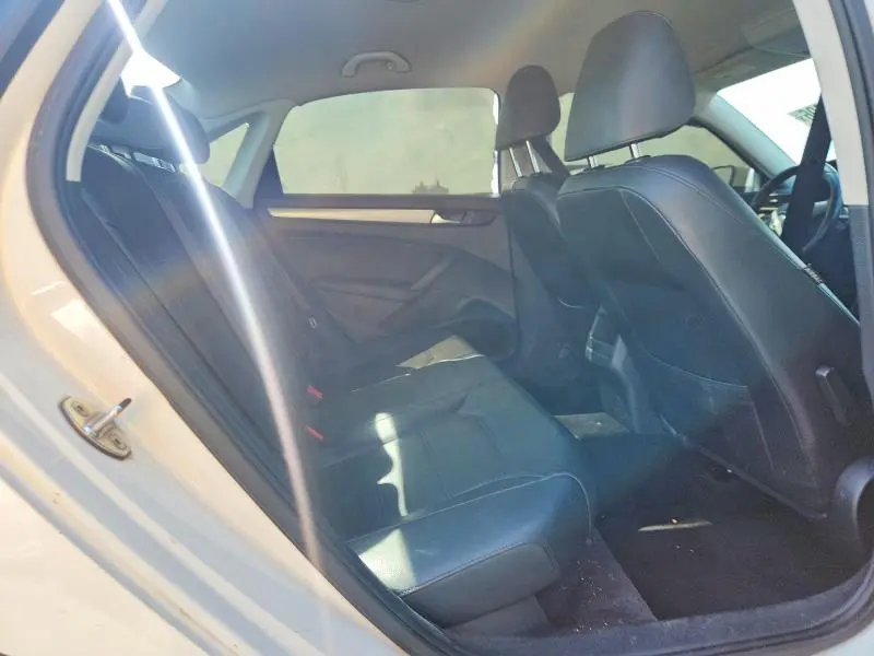 2015 VOLKSWAGEN PASSAT S  