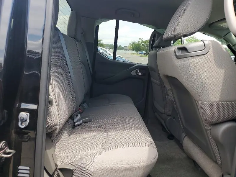 2013 NISSAN FRONTIER S  