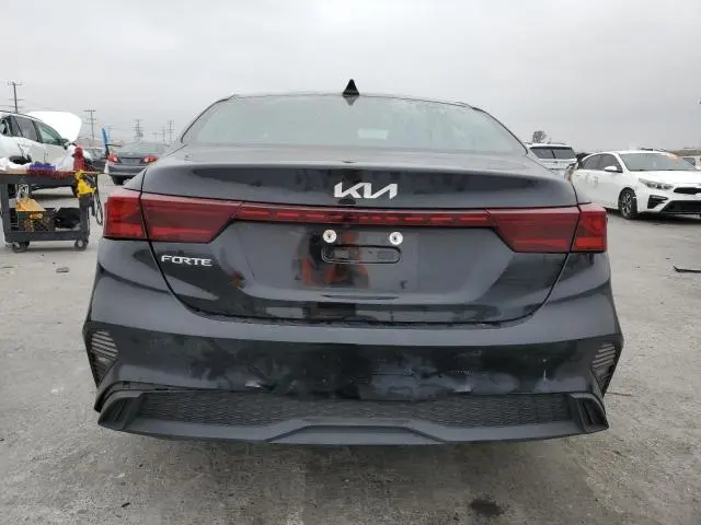 2023 KIA FORTE LX  