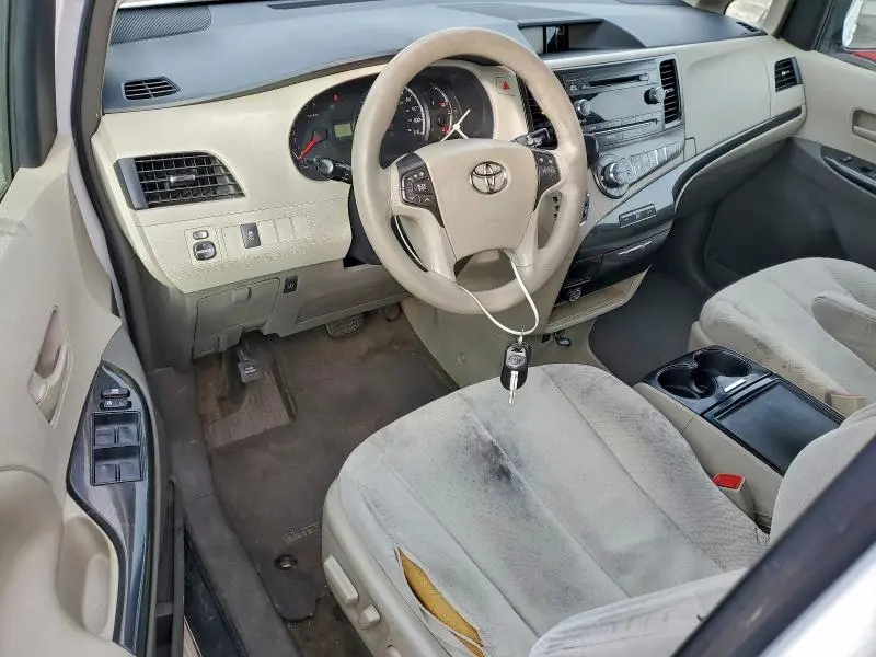 2013 TOYOTA SIENNA LE  