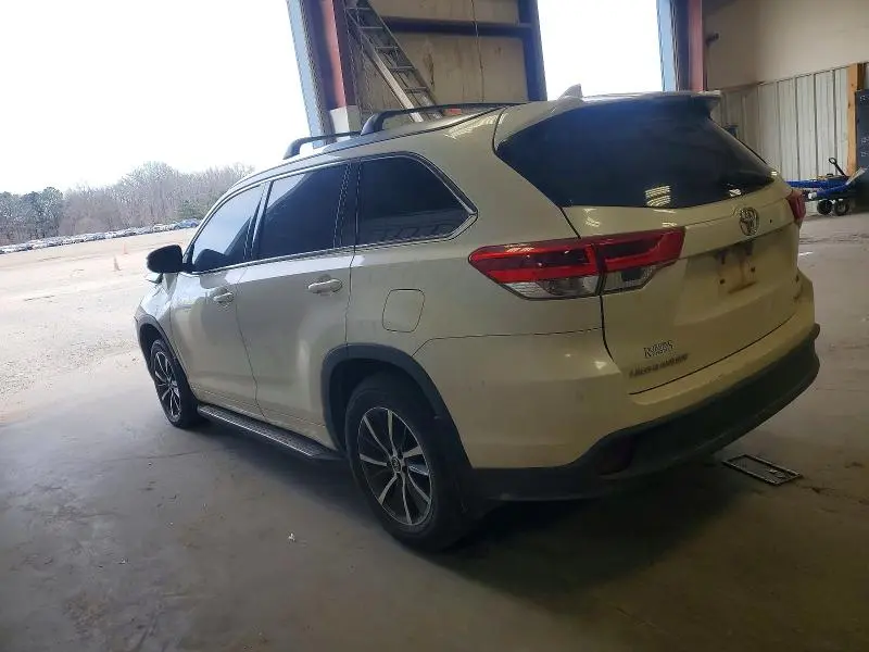 2018 TOYOTA HIGHLANDER SE  