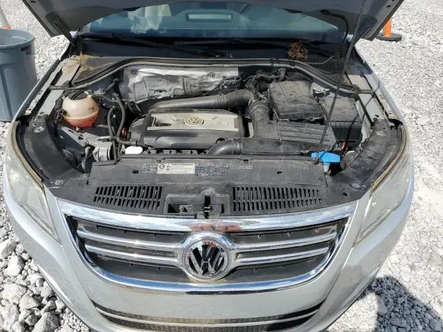 2011 VOLKSWAGEN TIGUAN S  