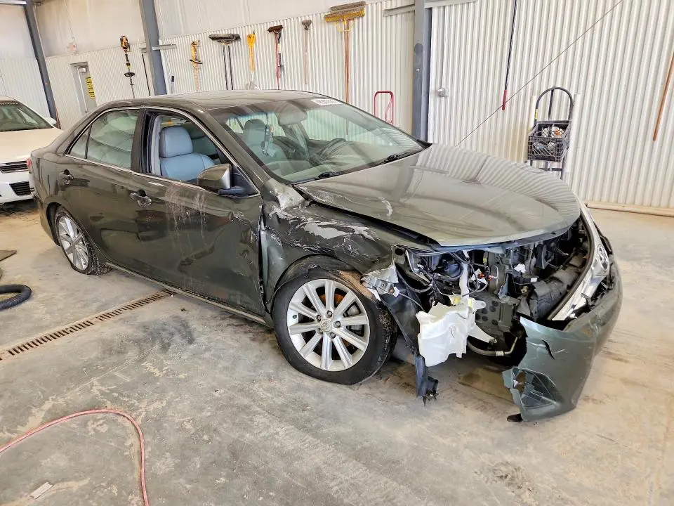 2012 TOYOTA CAMRY XLE  