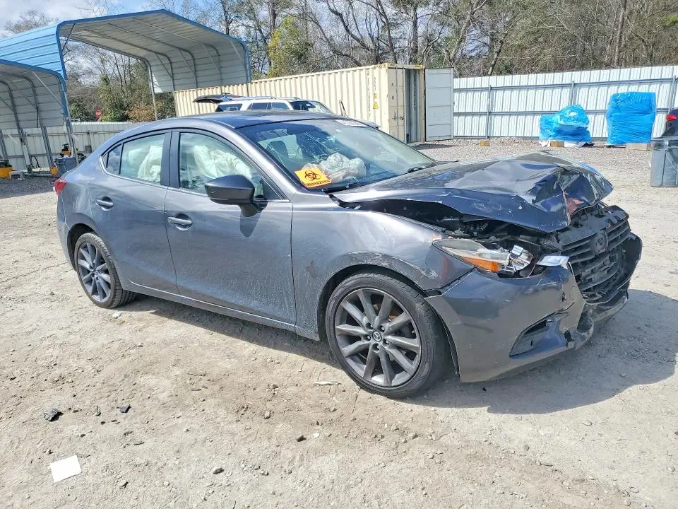 2018 MAZDA 3 TOURING  