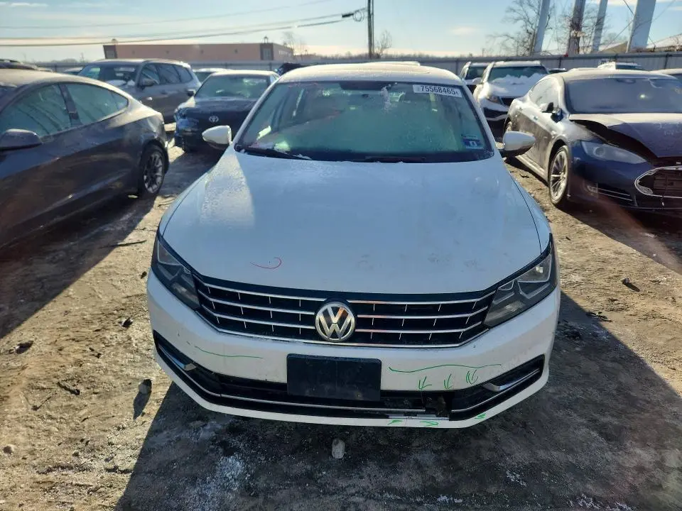2017 VOLKSWAGEN PASSAT SE  
