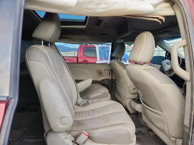 2012 TOYOTA SIENNA XLE  