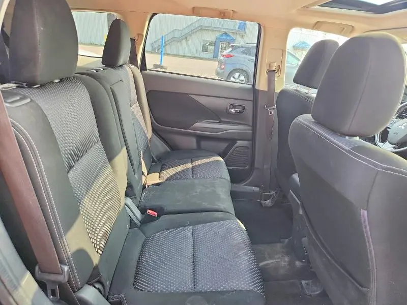 2016 MITSUBISHI OUTLANDER SE  