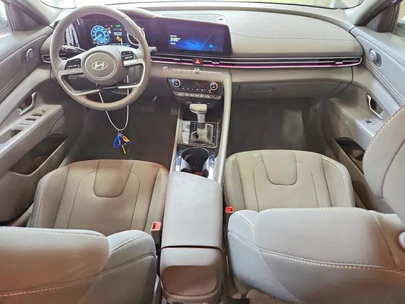 2025 HYUNDAI ELANTRA SEL  
