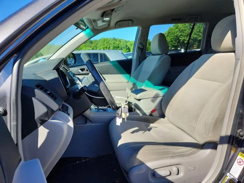 2013 TOYOTA HIGHLANDER PLUS  