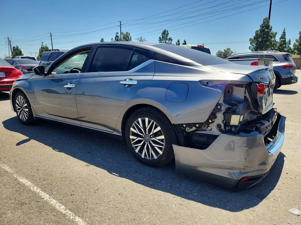 2023 NISSAN ALTIMA SV  