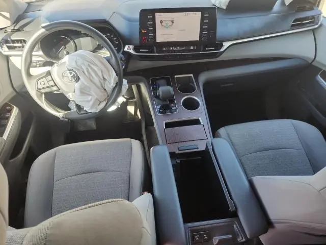 2022 TOYOTA SIENNA LE  