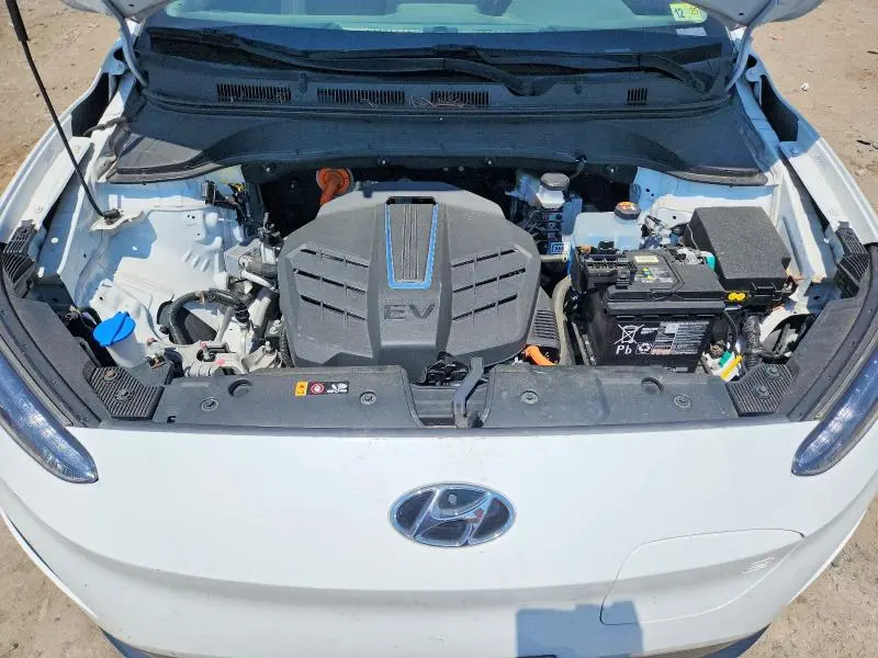 2023 HYUNDAI KONA SE  