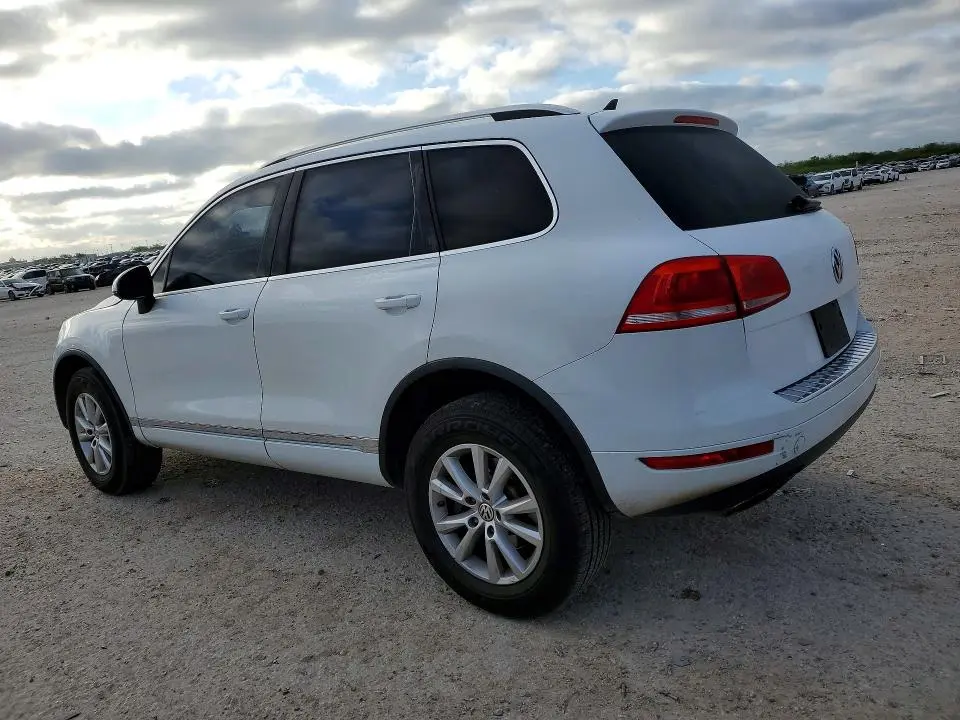2013 VOLKSWAGEN TOUAREG   