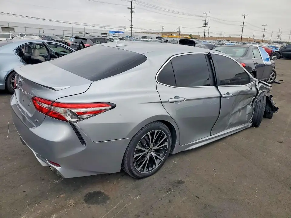 2020 TOYOTA CAMRY SE  