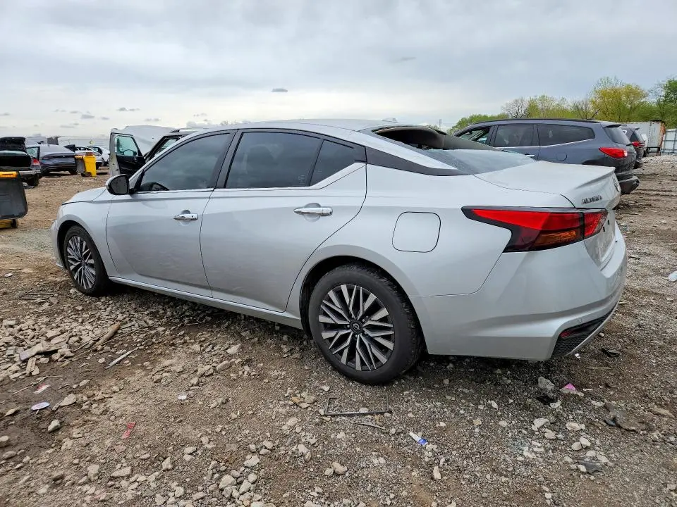 2023 NISSAN ALTIMA SV  