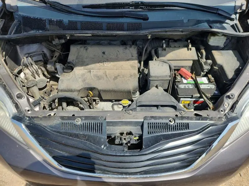 2011 TOYOTA SIENNA LE  
