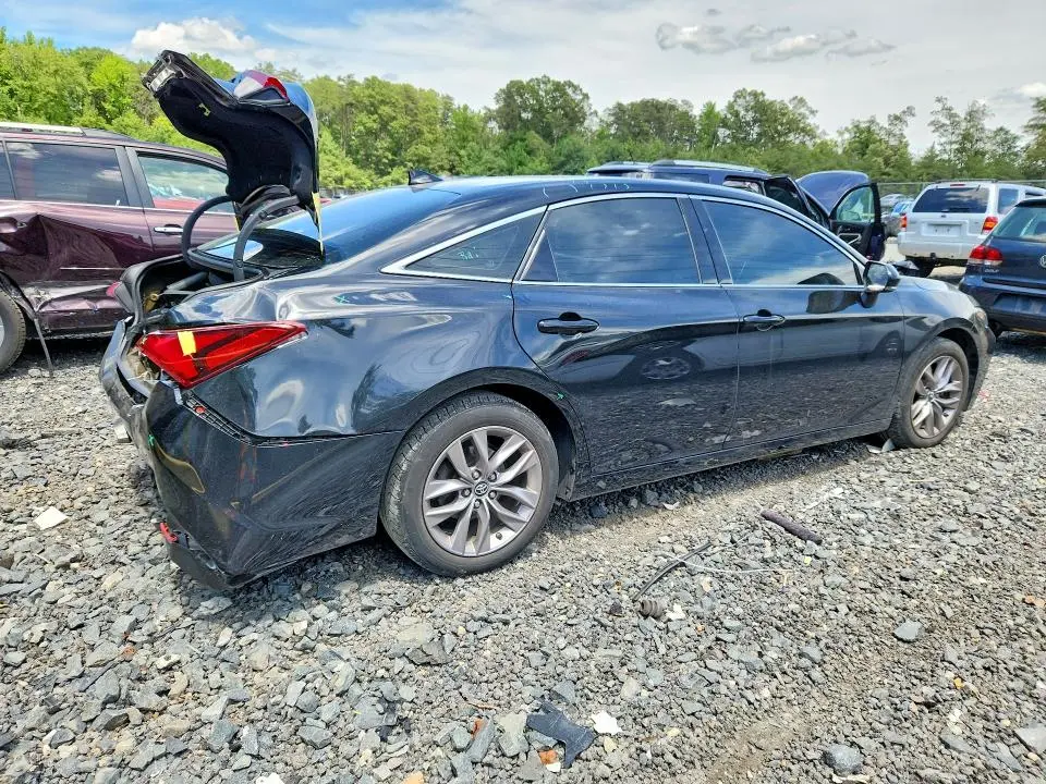 2019 TOYOTA AVALON XLE  